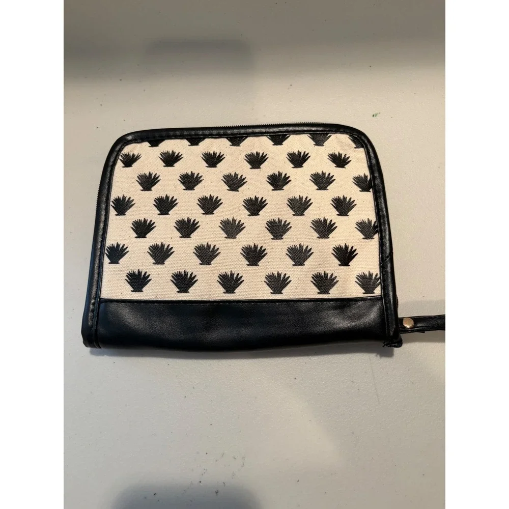 Aruba Aloe Canvas Travel Organizer Pouch Wristlet Cream Black Aloe Print
